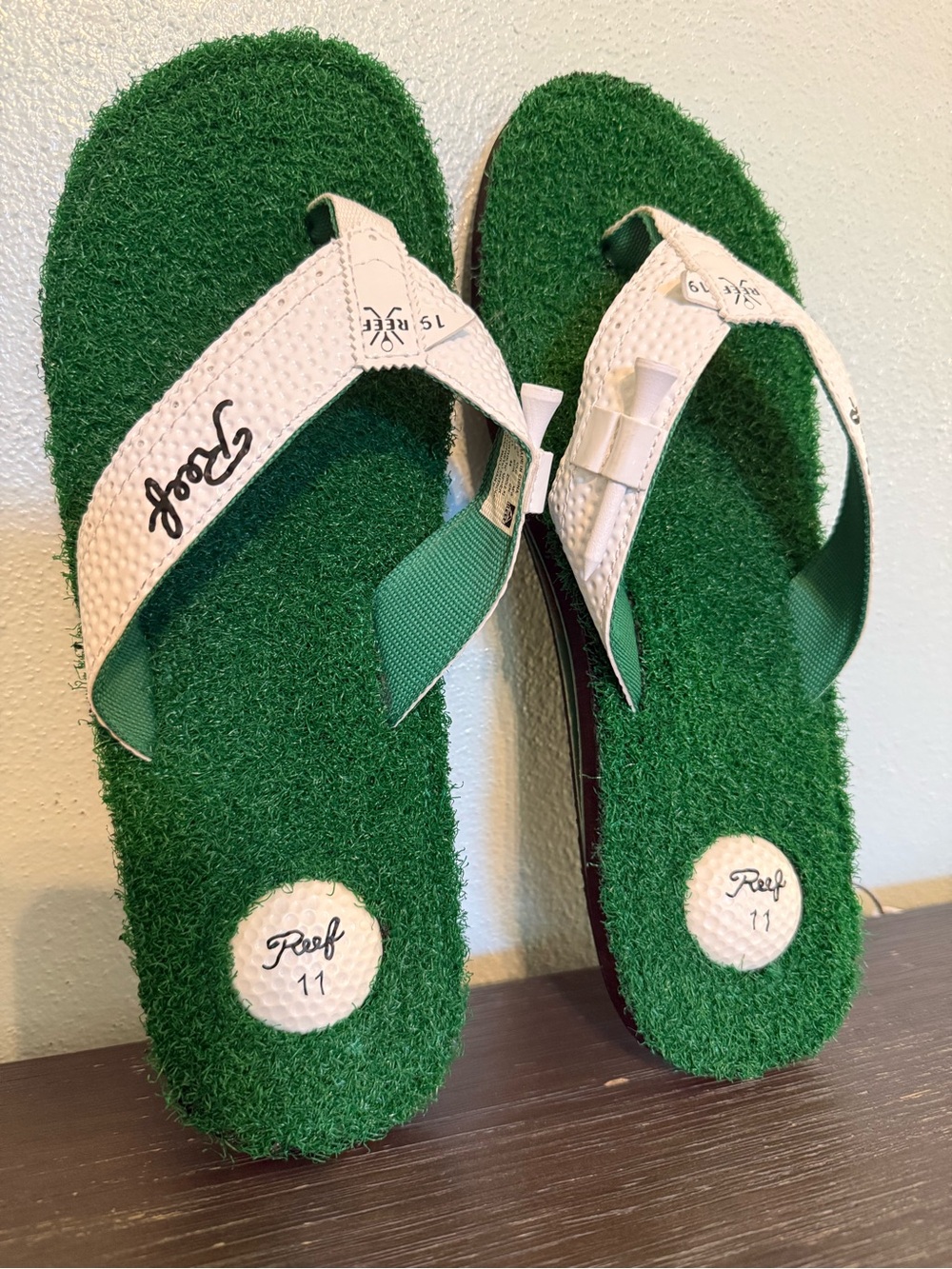 Reef Golf Turf Grass Flip Flop Sandals Bottle Opener Green White Size Men 11